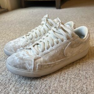 👟 NIKE BLAZER LOW LX - VELVET - WOMENS SIZE 8 [RARE BUY]